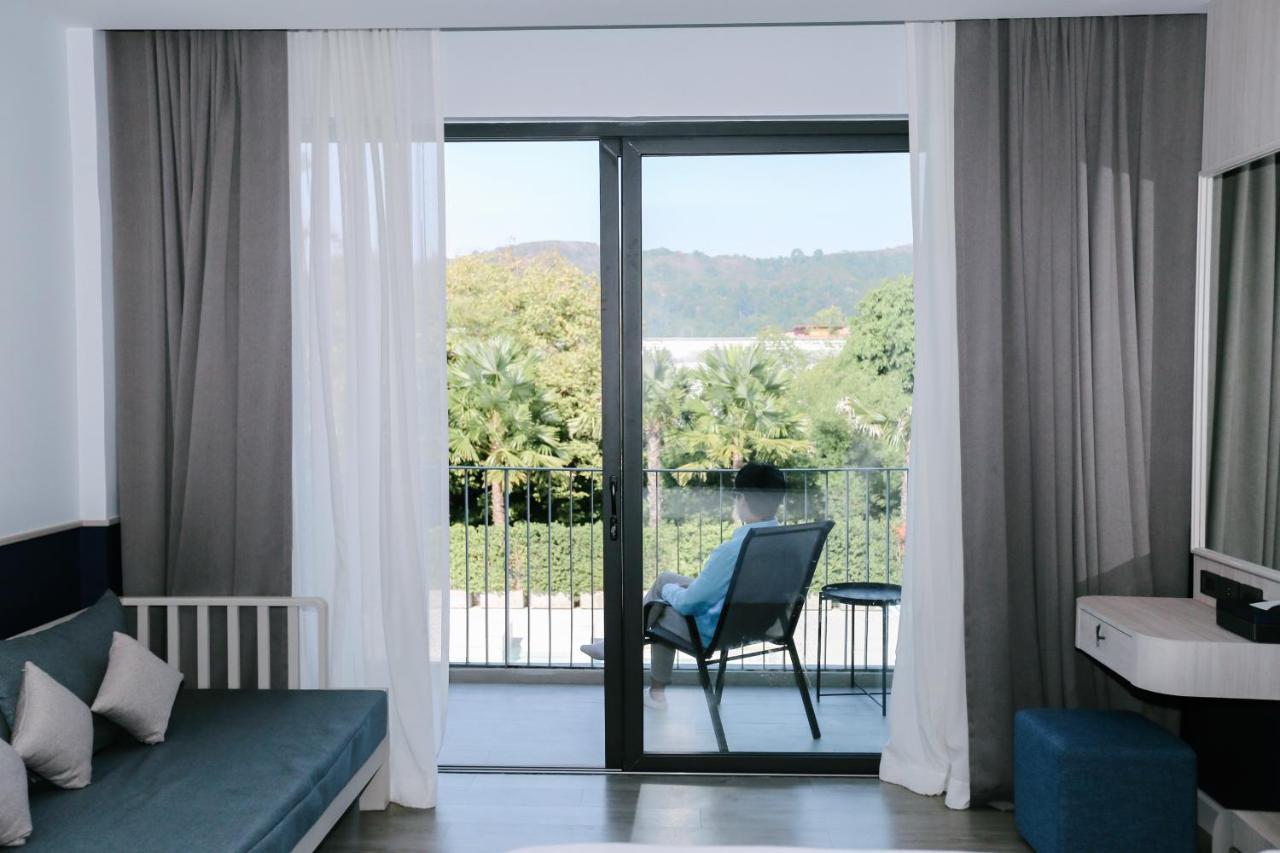 Seabed Grand Hotel Phuket - Sha Extra Plus Exterior photo A room at the hotel